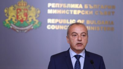 Гълъб Донев: Не може неваксинирани да бъдат отстранявани от работа 