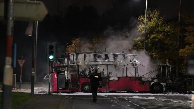 Отвлякоха и подпалиха автобус в Северна Ирландия
