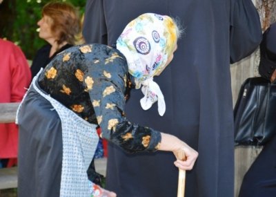 Баба продаде внучките си за 2 жълтици