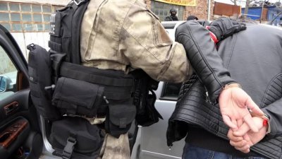 Пускат под гаранция трима "печатари" на фалшиви документи