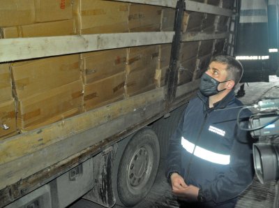 Полицията в Пловдив удари тютюневата мафия: спипа 50 000 контрабандни цигари