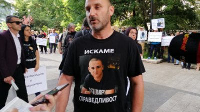 Бащата на загиналия на пътя Тодор: Оцелелите момчета лъжат