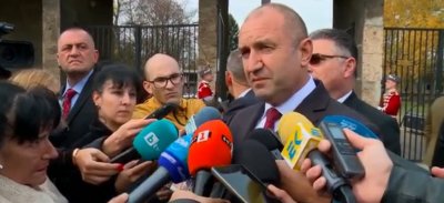 Радев рецитира Дебелянов на Задушница (ВИДЕО)