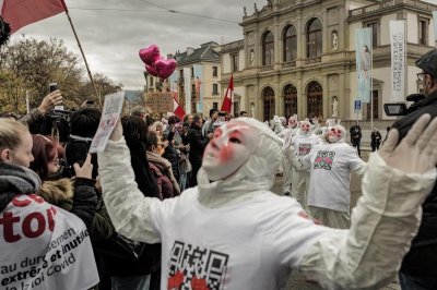 Хиляди швейцарци протестираха срещу COVID мерките