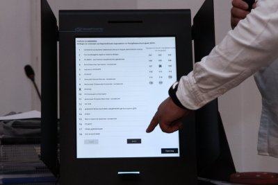 Куриоз: Мъж гласува четири пъти в Хасково