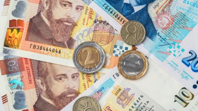 Заплатите в обществения сектор продължават да растат по-бързо от тези в частния
