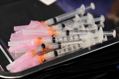 СЗО: Недостиг от 1 млрд. спринцовки ще забави ваксинациите