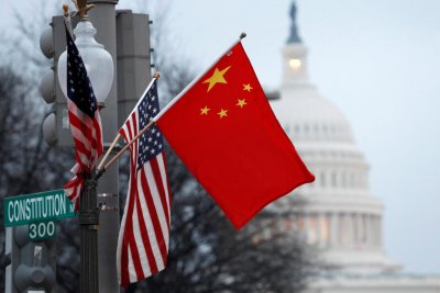 Китай дамгоса демокрацията в САЩ като "игра на богатите"