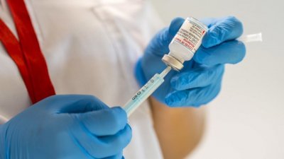 Испания одобрява бустерна доза за хората над 60