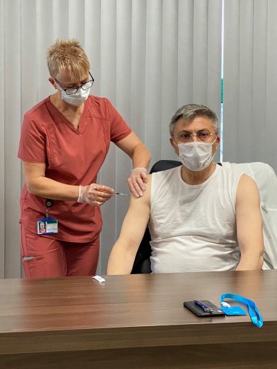 Карадайъ се боцна с трета доза 