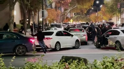 80 човека ограбиха магазин в Калифорния