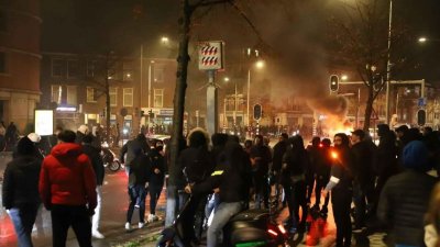 Седем души в ареста след протести в Хага