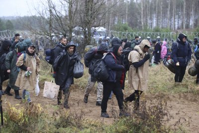 Беларус изведе още над 100 мигранти от страната