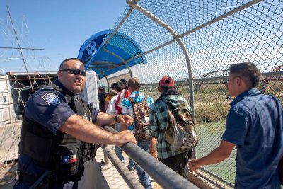 САЩ въвежда незабавна депортация на мигранти