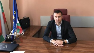 Кметът на Белица вдига заплатите на ваксинираните служители с 20%