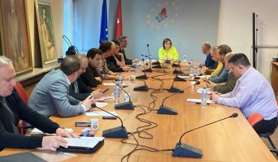 Нинова събра преговорните екипи на БСП