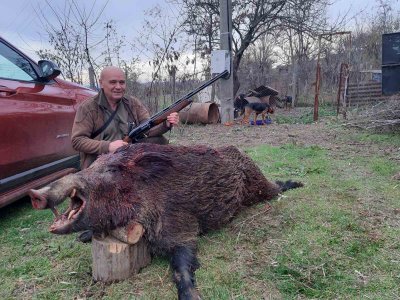 СЛУКА: 212 кила луканки с един изстрел
