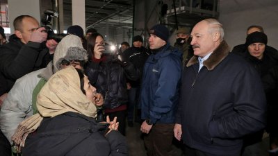 Мигранти посрещнаха с аплодисменти Лукашенко (ВИДЕО)
