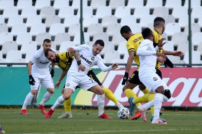 Славия и Ботев Пд се самоизядоха с 0:0 в София
