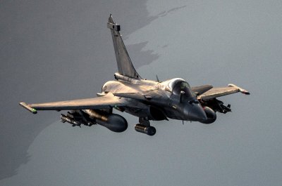 Франция и ОАЕ подписаха сделка за 80 изтребителя "Рафал"