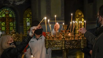 Църквата почита Св. Сава Освещени