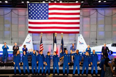 НАСА представи 10 астронавти, кандидати за Луната