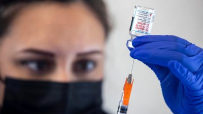 Над 8 милиарда дози ваксини за COVID са поставени по света