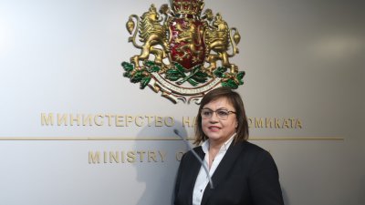 Нинова апелира да се спре прехвърлянето на акциите от Пловдивския панаир