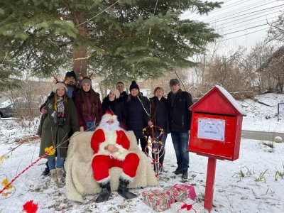 Коледен базар събра 1500 лв. за Пернишката болница