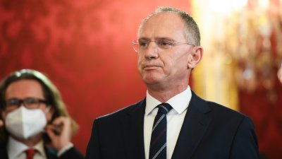 Поискаха оставката на вътрешния министър на Австрия