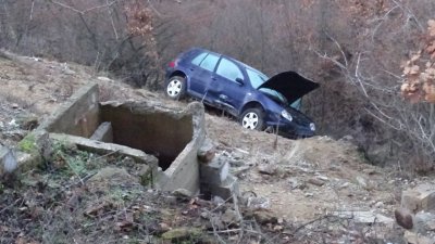 Убийство: Ловци откриха труп в кола