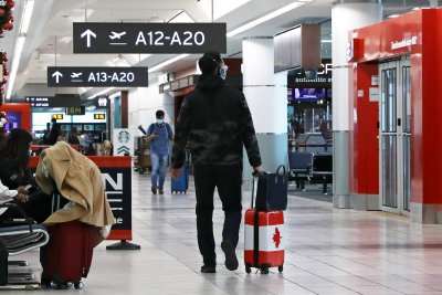 Чужденците напускат Канада без ваксина до 28 февруари