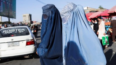 Жените в Афганистан ще пътуват само с придружител мъж