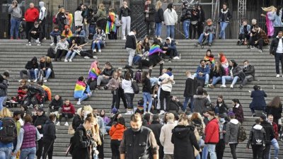 Германия затяга мерките: До 10 човека на частни сбирки