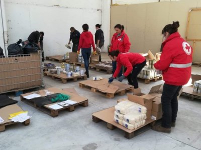 БЧК е дарил топли дрехи на бедни деца в Перник