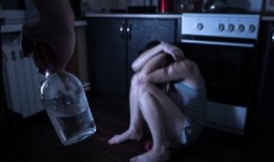 Пиянде преби жена си и новороденото им бебе