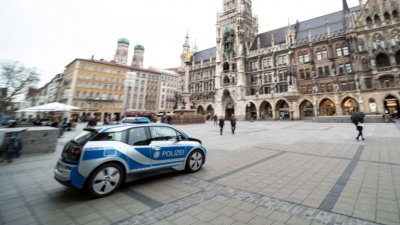 Полицията гони с палки и лютив спрей демонстранти срещу Covid в Мюнхен 