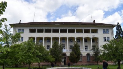 Браво: Перничанка уши пердета за болница