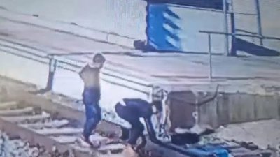 Заловиха хлапетата, които опитаха да обърнат влак край Пловдив