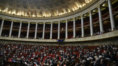 Заплашиха френски депутати с обезглавяване