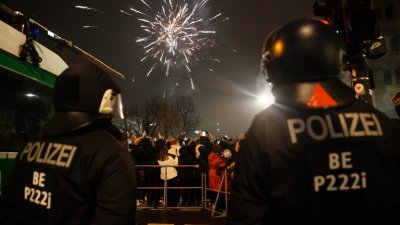 Пиратки убиха двама и раниха няколко в Германия