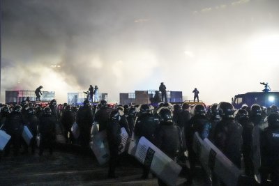 Президентът на Казахстан обеща "твърд" отговор на размириците