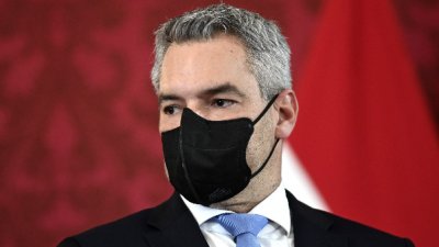 Коронавирусът удари австрийския канцлер, макар че има 3-а игла