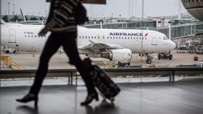 Над 150 блокирани българи на летище във Франкфурт (Снимки)
