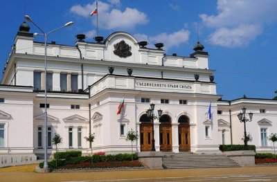 Парламентът все пак ще обсъжда да си въведе зелен сертификат