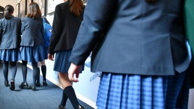 Частни училища за момичета отказват да приемат трансджендъри