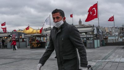 Намаляват карантината за заразени с COVID-19 в Турция