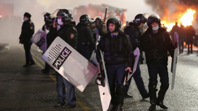 Извънредно положение и комендантски час заради протестите в Казахстан