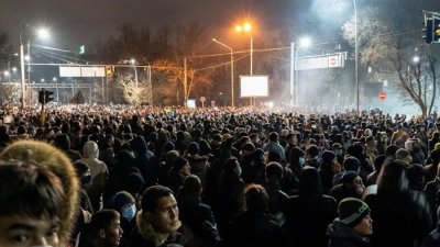 Погромът в Казахстан: 26 протестиращи са загинали, 3000 са задържани