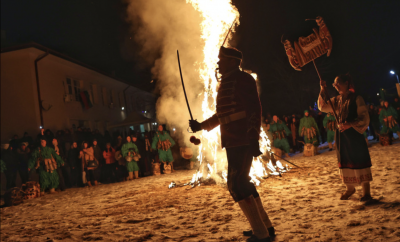 СУРВА 2022: Запалиха ритуалните огньове в Пернишко